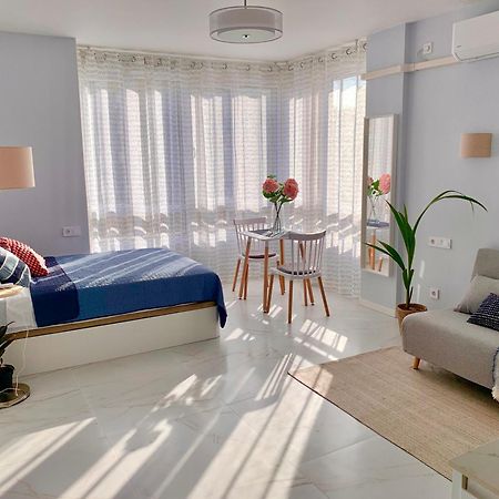 Elegant Studio With Pool And Seaview ตอร์เรโมลิโนส ภายนอก รูปภาพ